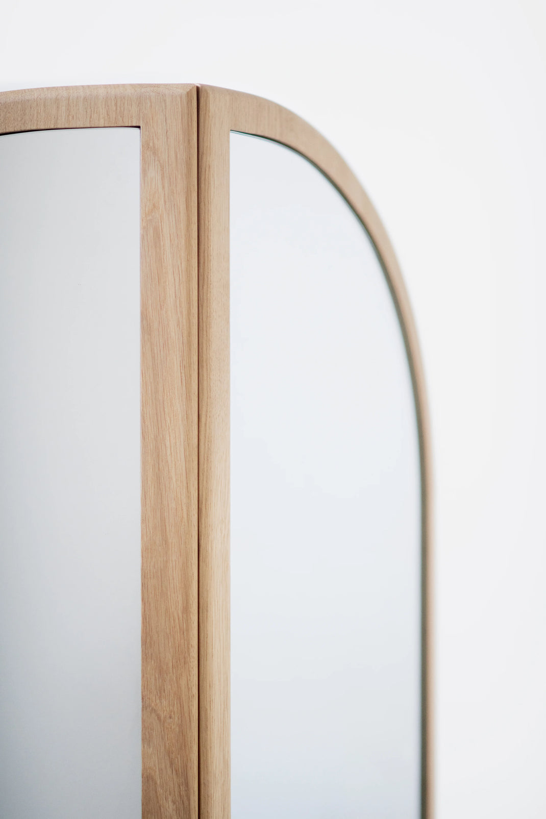 CABINE Mirror