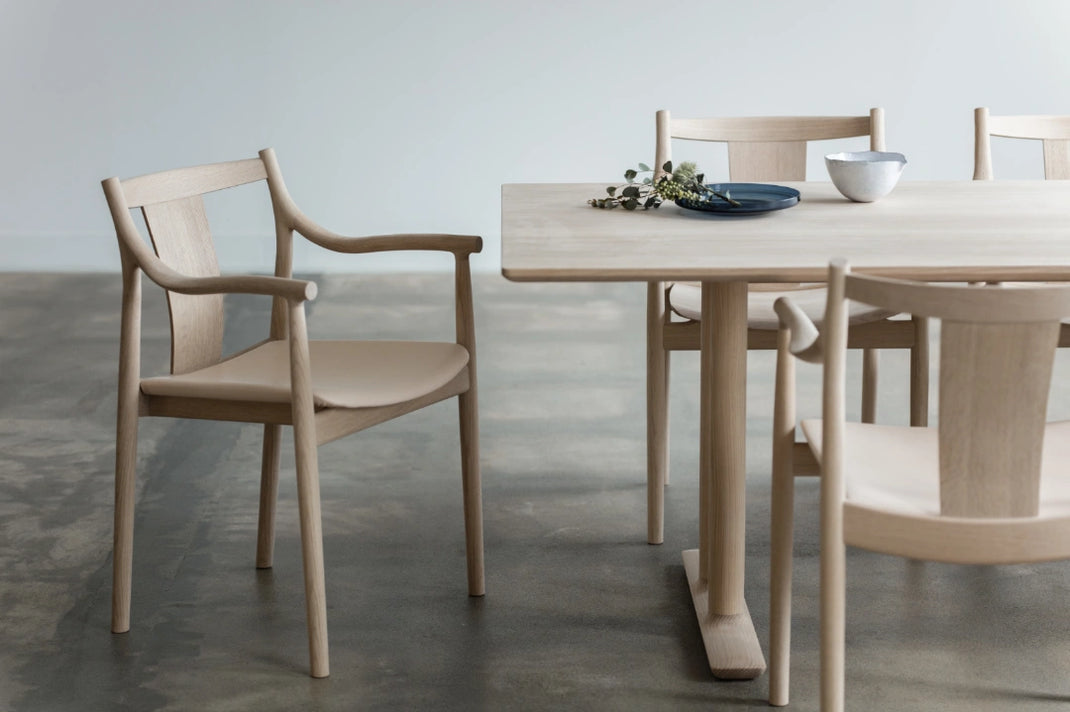 CHORUS Dining Table