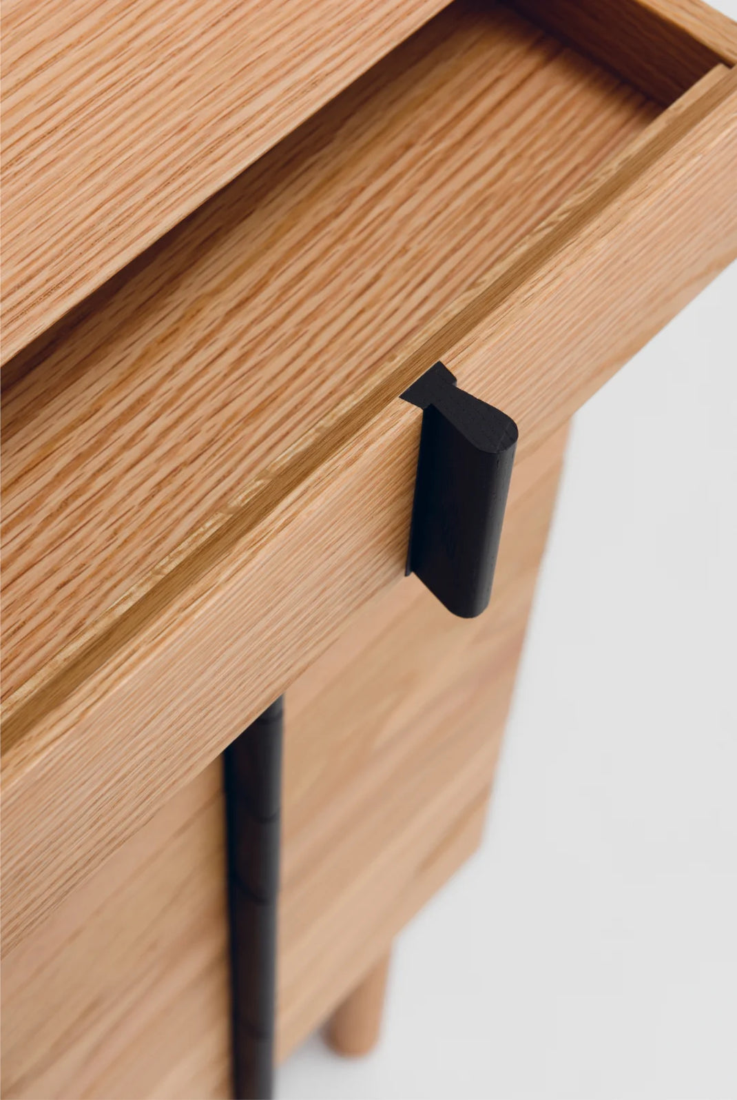 COLUMN Chest