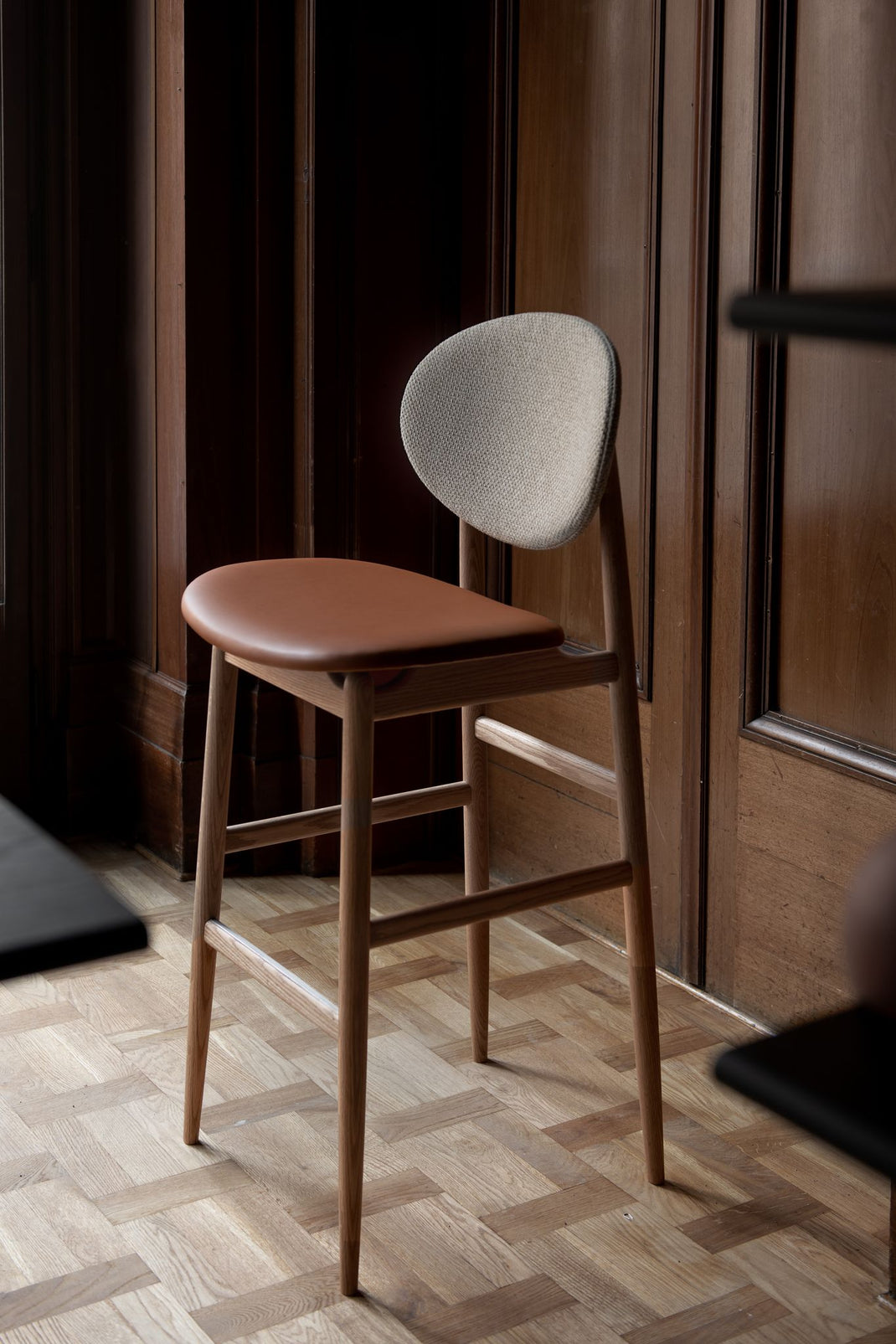 OUTLINE Barstools