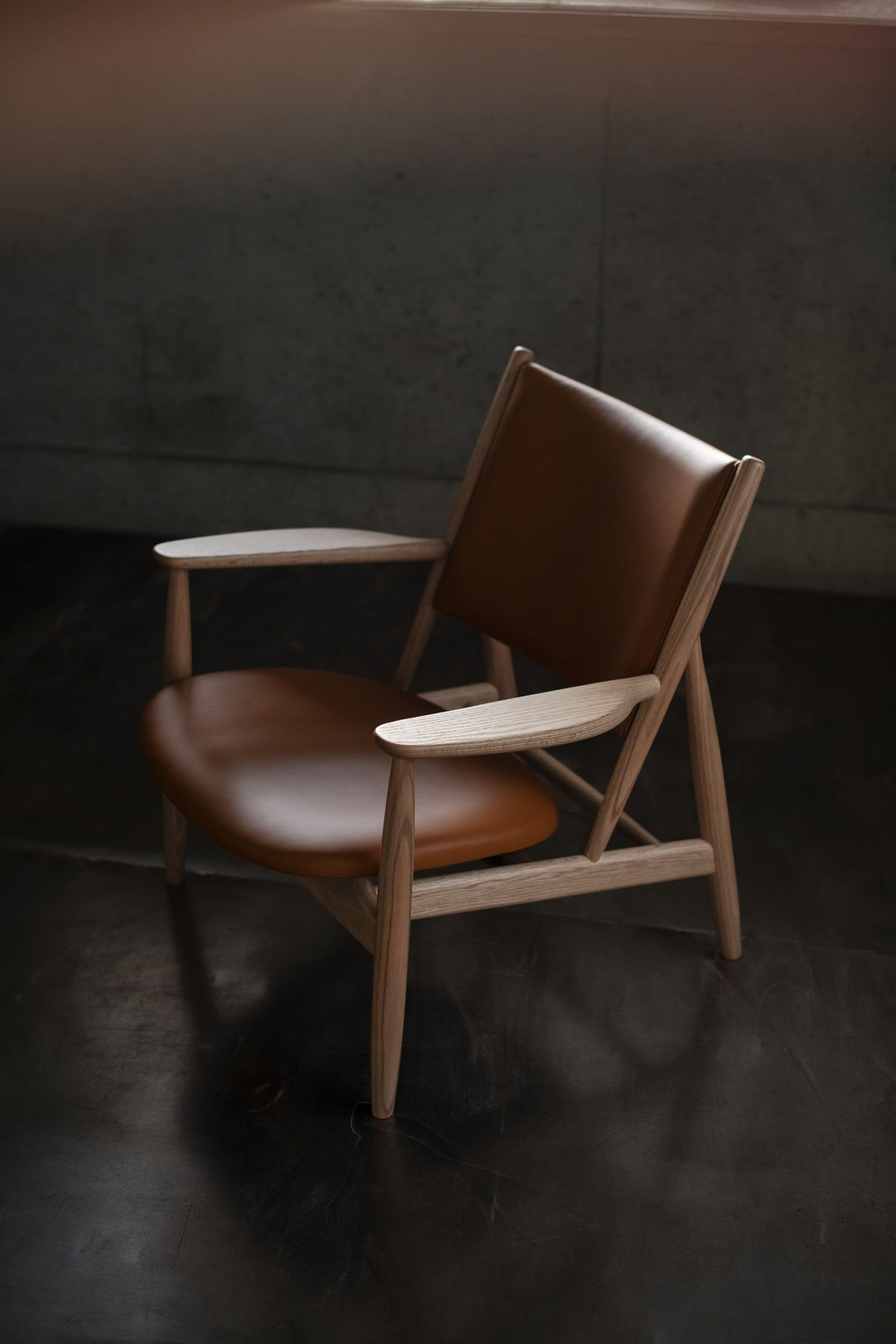 SUMMIT Lounge Chair
