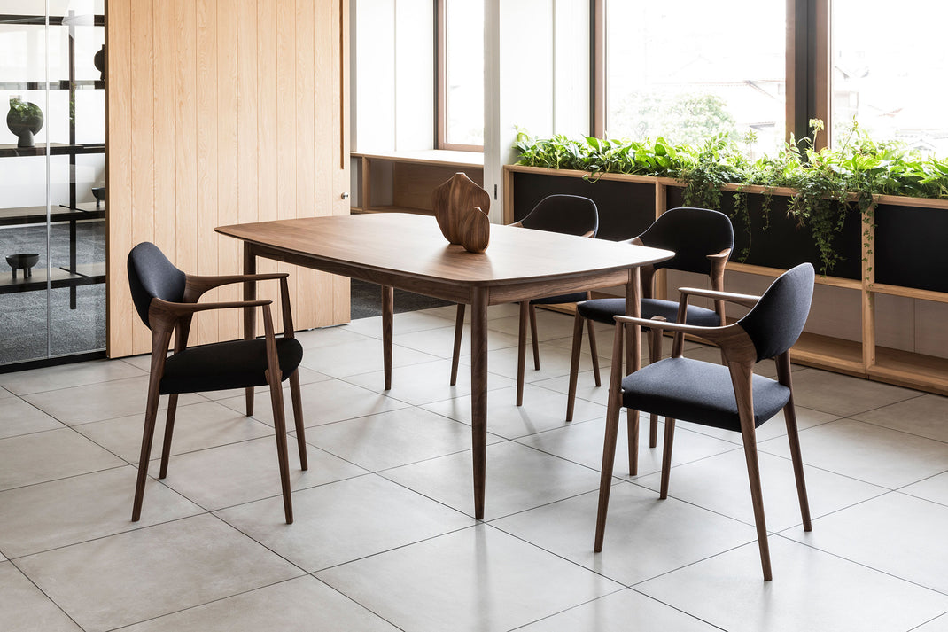 Kunst Dining Table