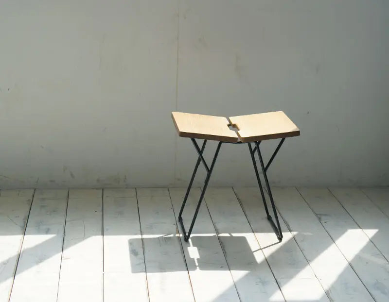 RIKI Solid Stool - Oak (C)