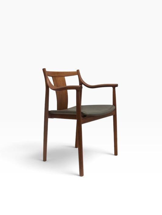 CHORUS Armchair (C)