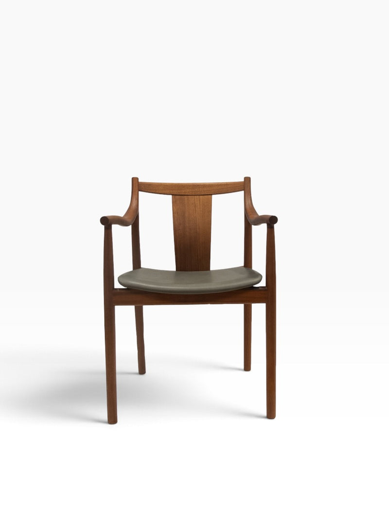CHORUS Armchair (C)