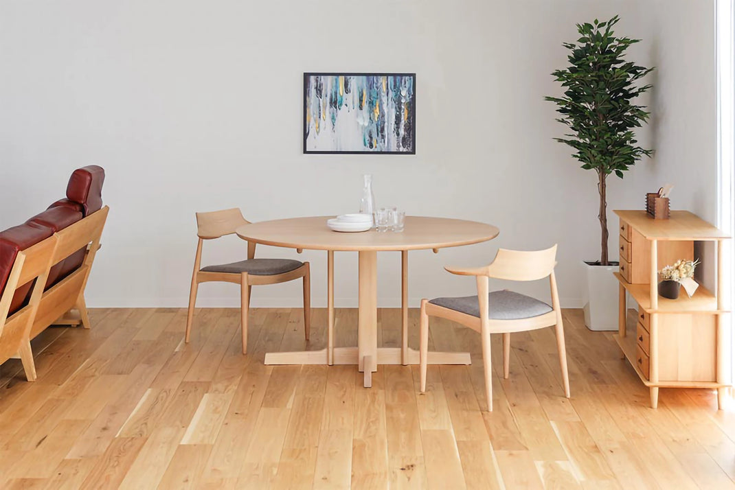WHITEWOOD Round Dining Table