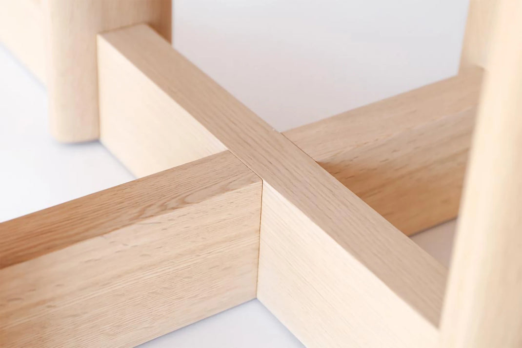 WHITEWOOD Round Dining Table