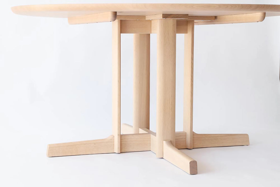 WHITEWOOD Round Dining Table