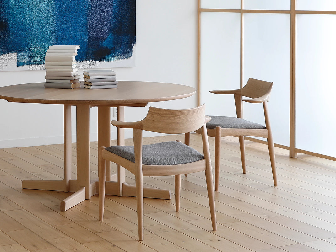 WHITEWOOD Round Dining Table